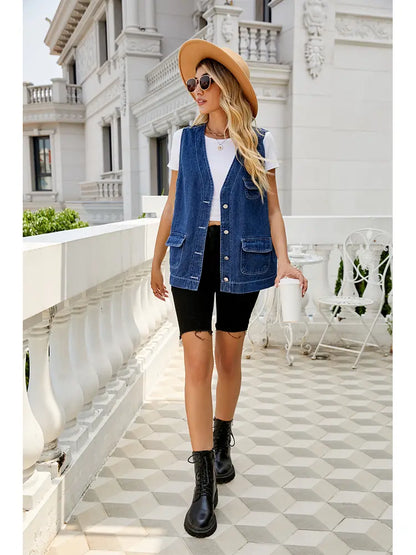 Colete de Denim Lavado com Múltiplos Bolsos