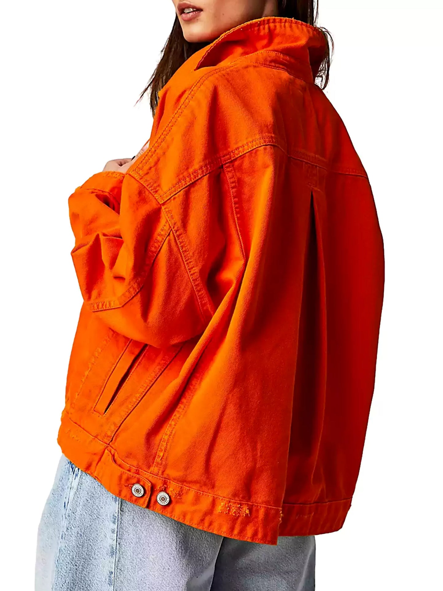 Conjunto de três peças de jaqueta, camiseta e minissaia
