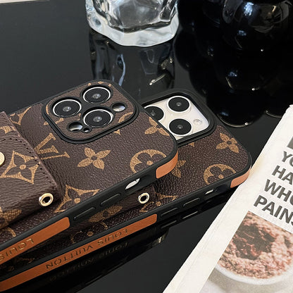 Lou Chain Chain Chain Brown iPhone Case