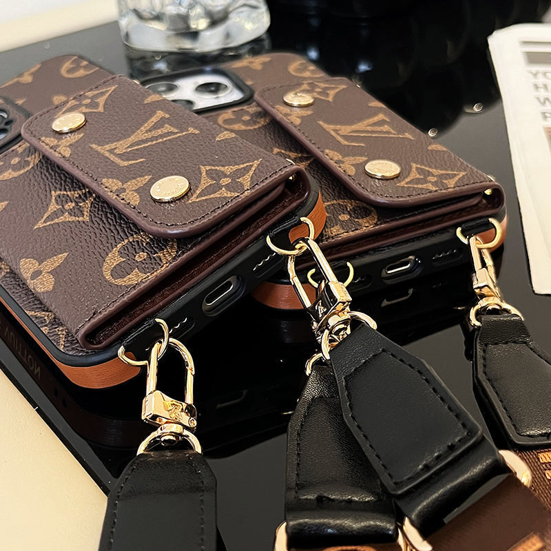 Lou Chain Chain Chain Brown iPhone Case