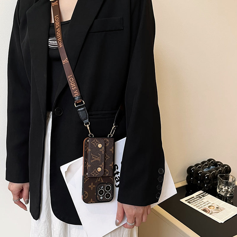 Lou Chain Chain Chain Brown iPhone Case