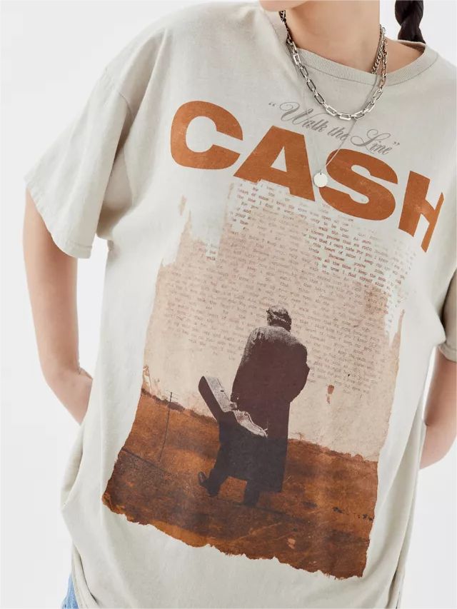 Conjunto de três peças de jaqueta, camiseta e minissaia