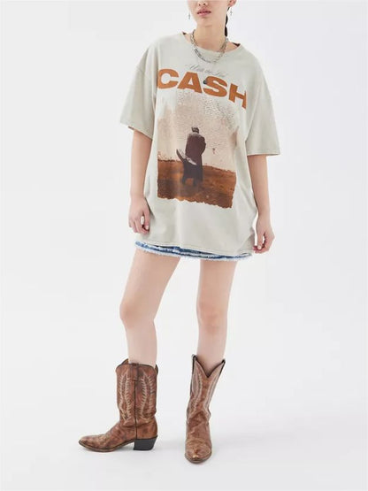 Conjunto de três peças de jaqueta, camiseta e minissaia