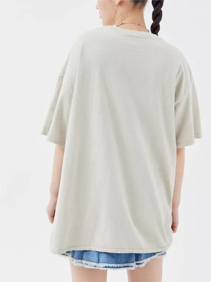 Conjunto de três peças de jaqueta, camiseta e minissaia