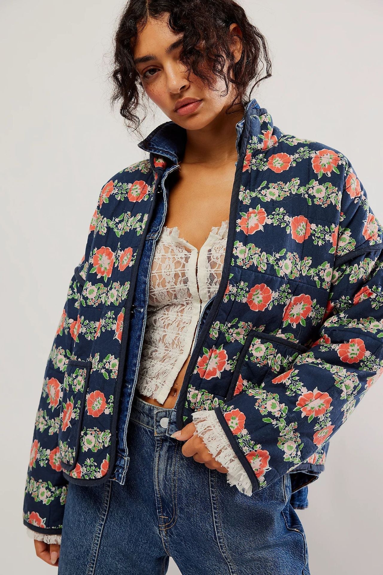 Jaqueta de algodão com estampa de flores e clipe de bolso