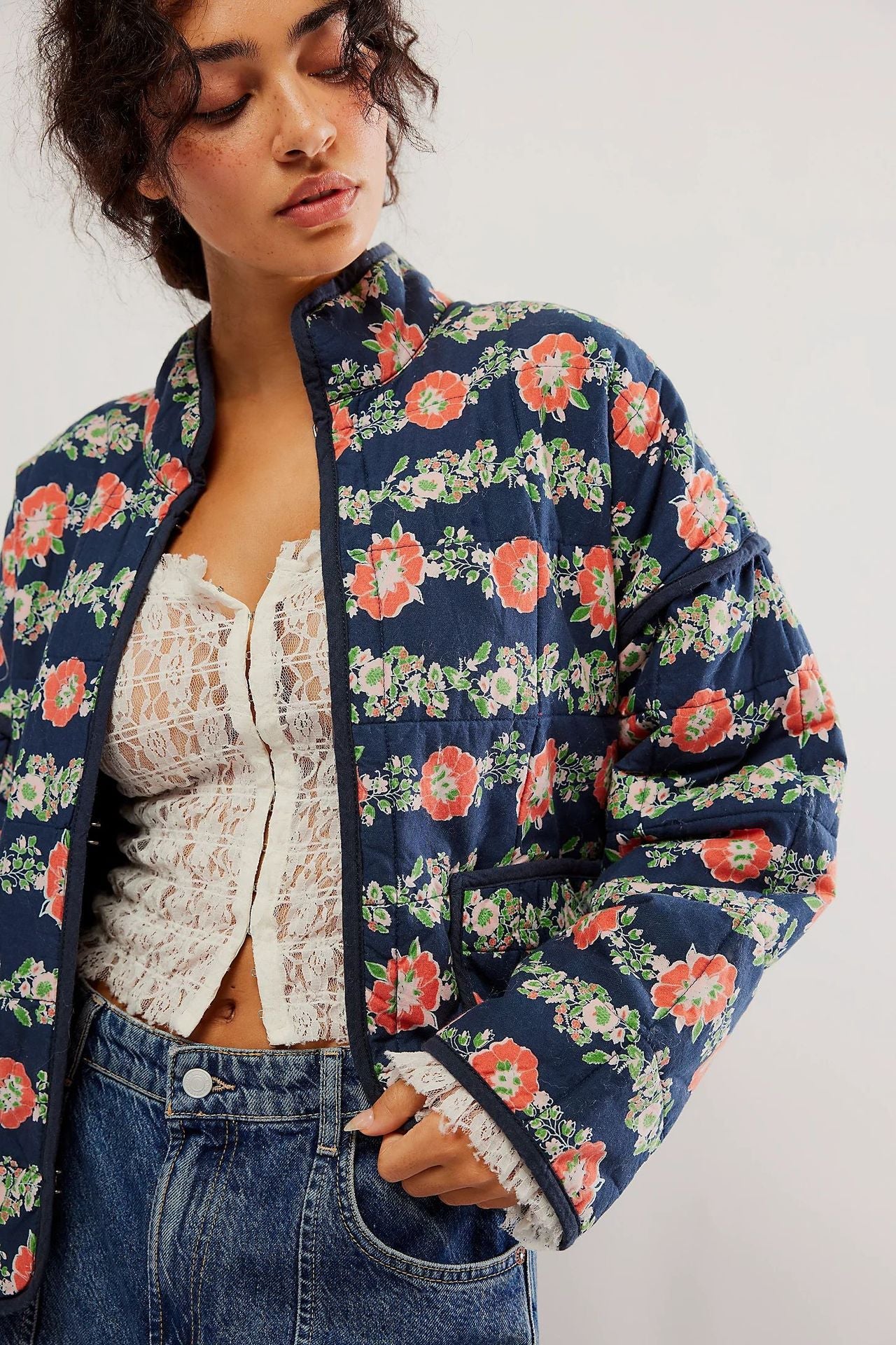 Jaqueta de algodão com estampa de flores e clipe de bolso