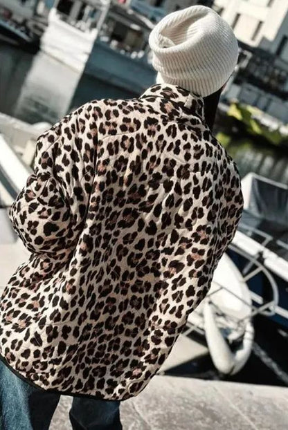 Jaqueta acolchoada com estampa de leopardo